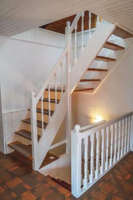 Cheerful Villa With Fireplace, Bath-Tub And Garden Noville 외부 사진